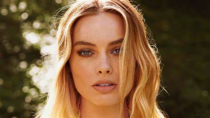 Australian actress Margot Robbie in glasses Margot robbie photoshoot