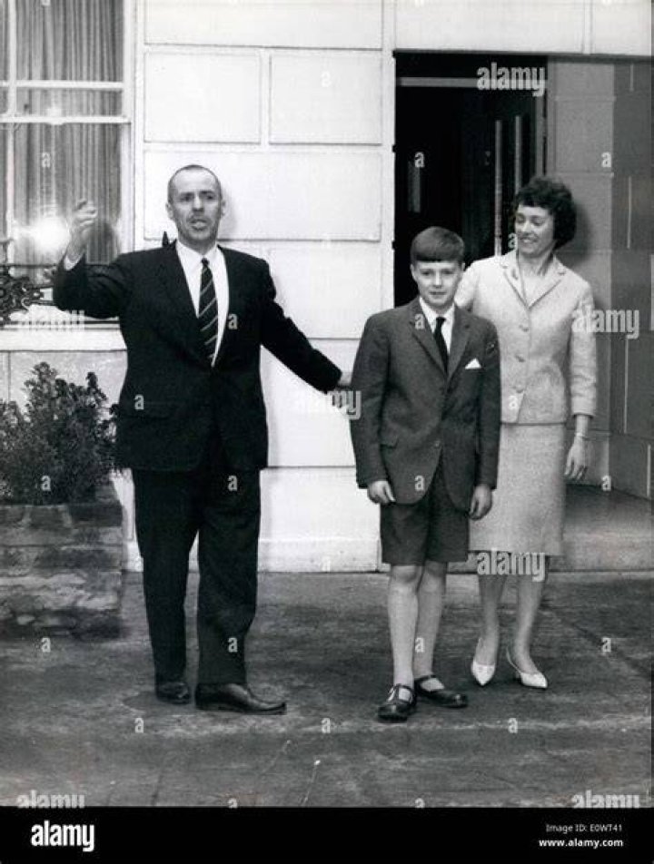 Avril 04, 1964 Greville Wynne arrive à son domicile de Chelsea