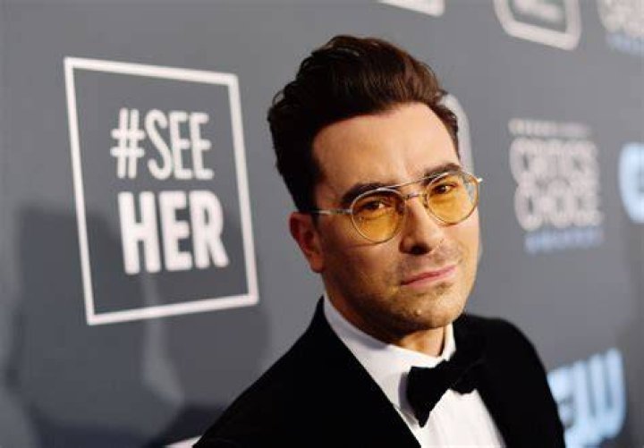 Dan Levy slams channel that cut gay kiss in 'Schitt's Creek' Los