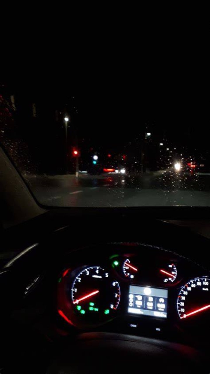 How to Drive at Night with Astigmatism or Poor Eyesight