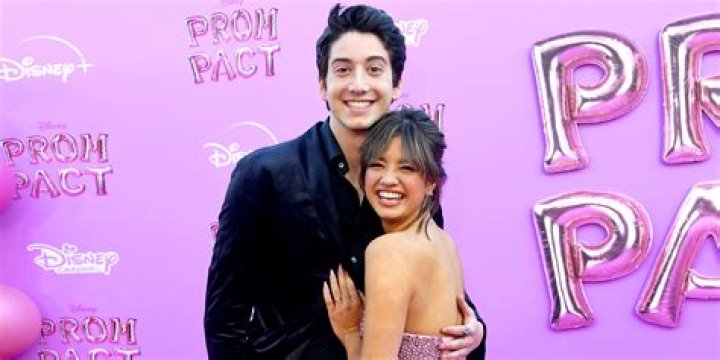 Is Peyton Elizabeth Lee Dating Milo Manheim? OtakuKart