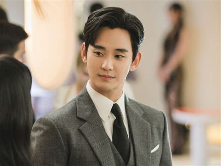 Kim Soo Hyun For Singles' April 2014 Issue Kim soo hyun, Hyun kim, Actors