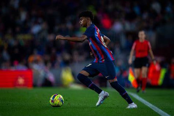 Lamine Yamal debut y gol histórico en la paliza de España a