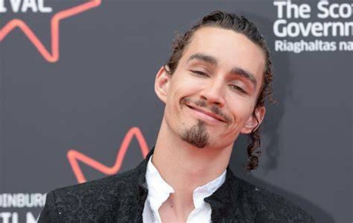 Latest Scoop On Robert Sheehan's Relationship Status In 2024