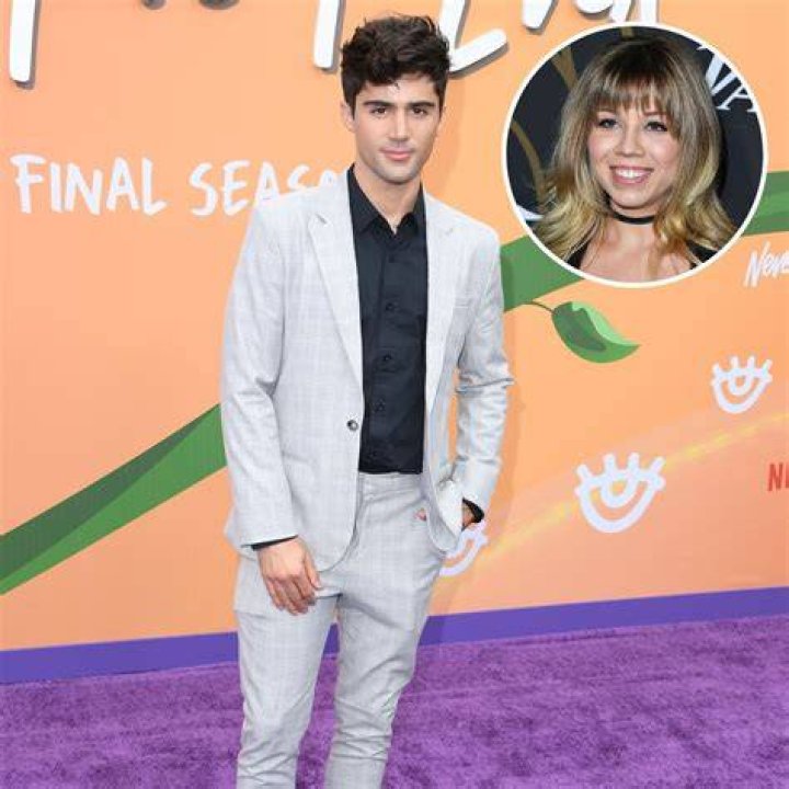 McCurdy Love Life Past Relationships, ExBoyfriends J14