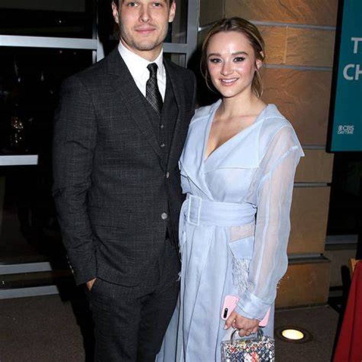 Michael Mealor And Hunter King to Make Brief Return to The Young And