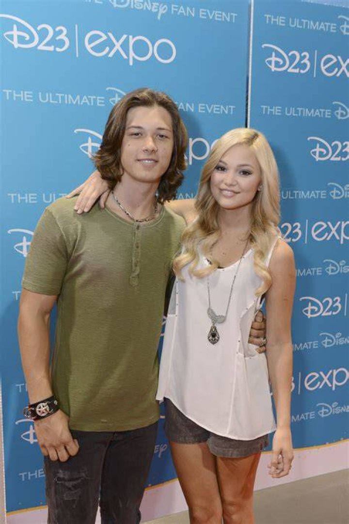 Olivia Holt And Leo Howard 2022