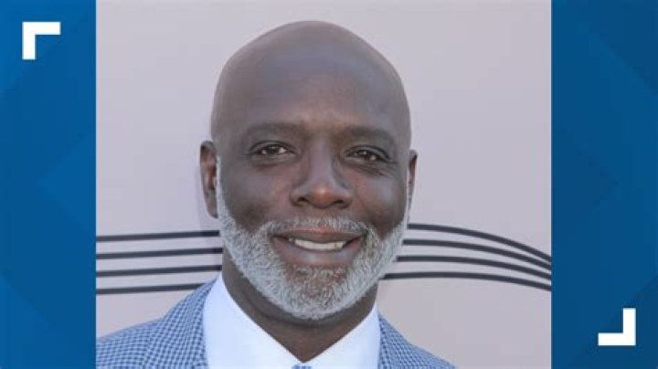 Peter Thomas Posts Pic With Girlfriend, Gets Skewered by Fans Still