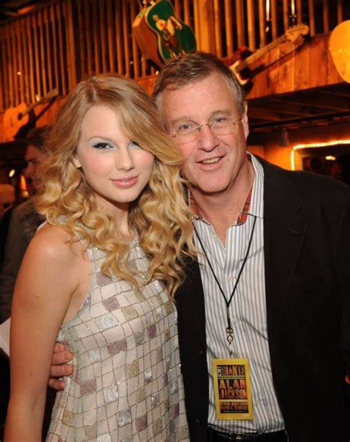 Taylor Swift’s Dad Scott Swift Allegedly Fought Florida Burglar Crime