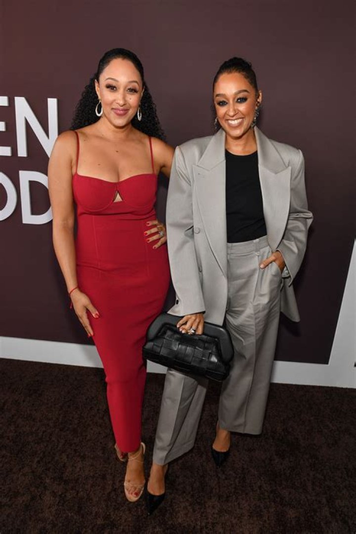 Tia & Tamera Mowry's Lifetime & Hallmark Christmas 2021 Movies