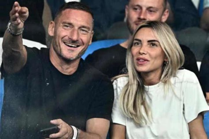Totti e Noemi tris di regali costosi per il primo Natale della coppia